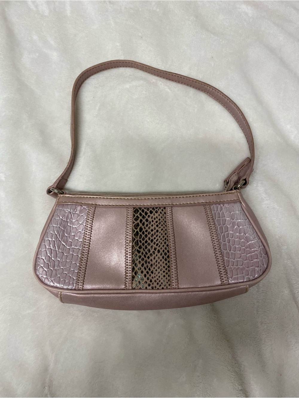 Vintage nine west Stylish Pink Shoulder Bag with Textured Paneling